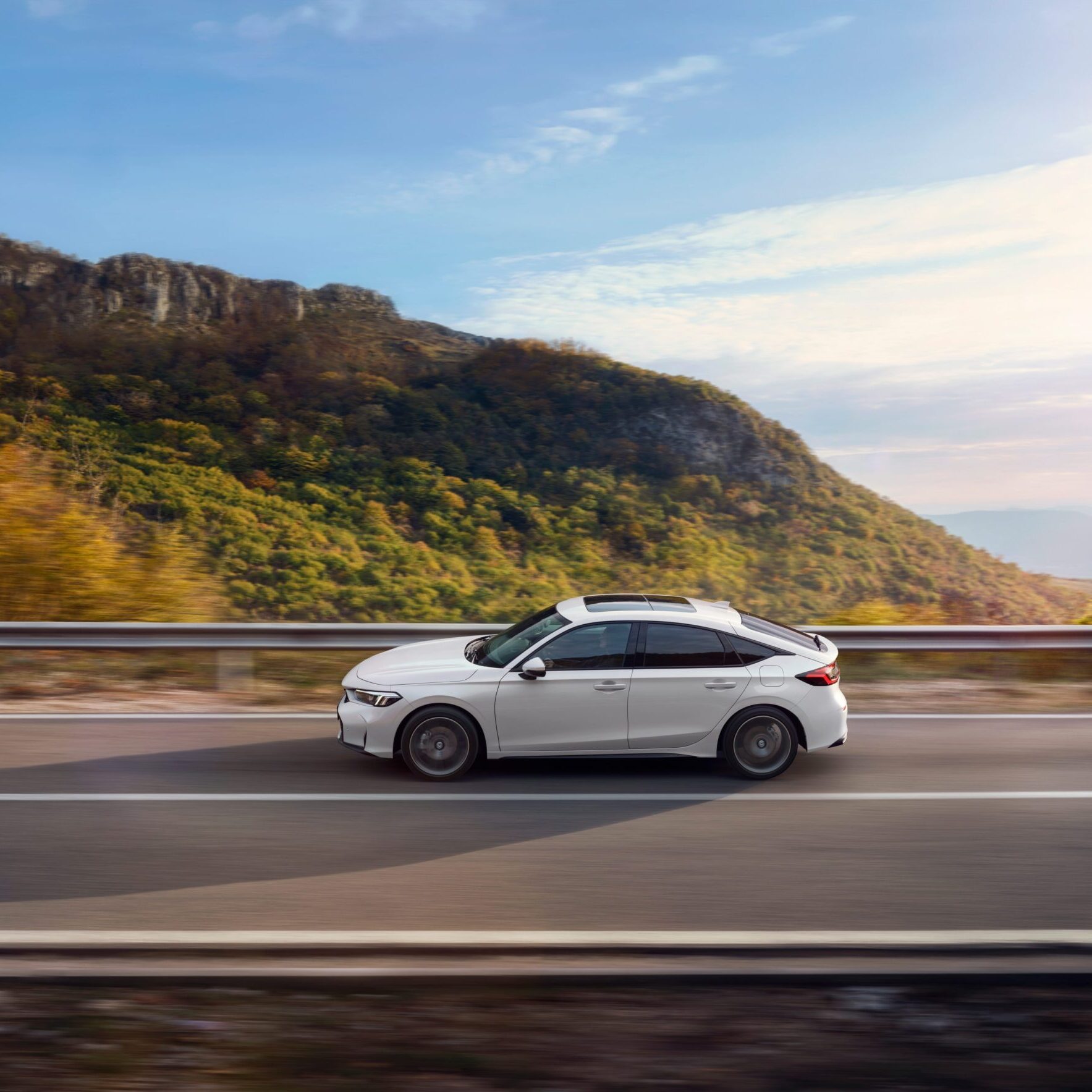 imgi_33_26YM_Civic_Advance_Side_Dynamic_SP__RGB-4347x3000